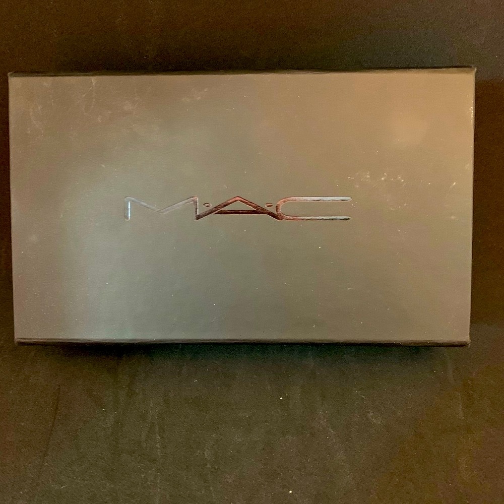 MAC COSMETICS. NWT.